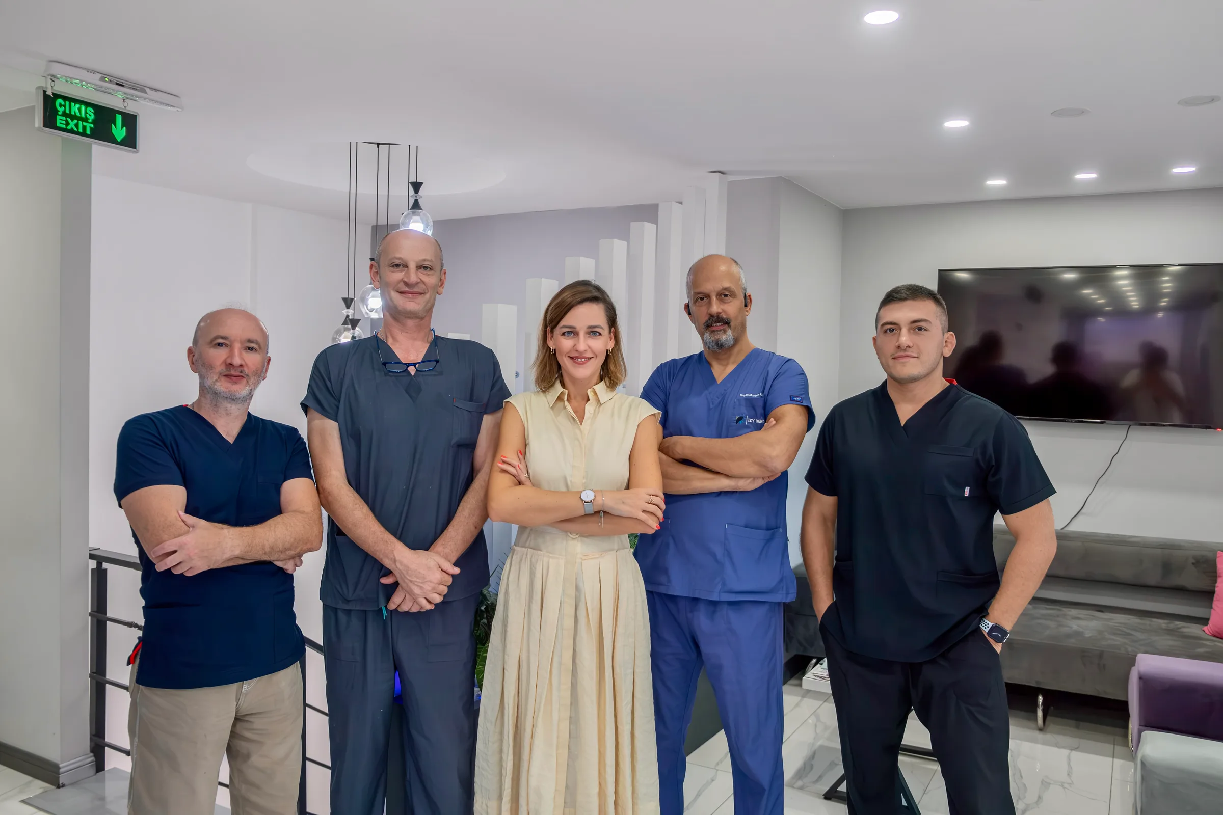 Команда İZY Dentiste